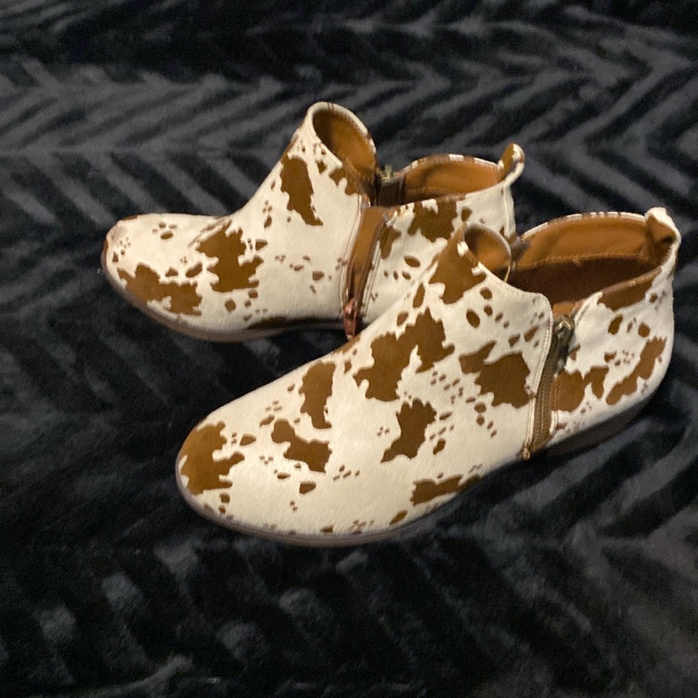 Work once- size 9 Pierre Dumas cowprint booties